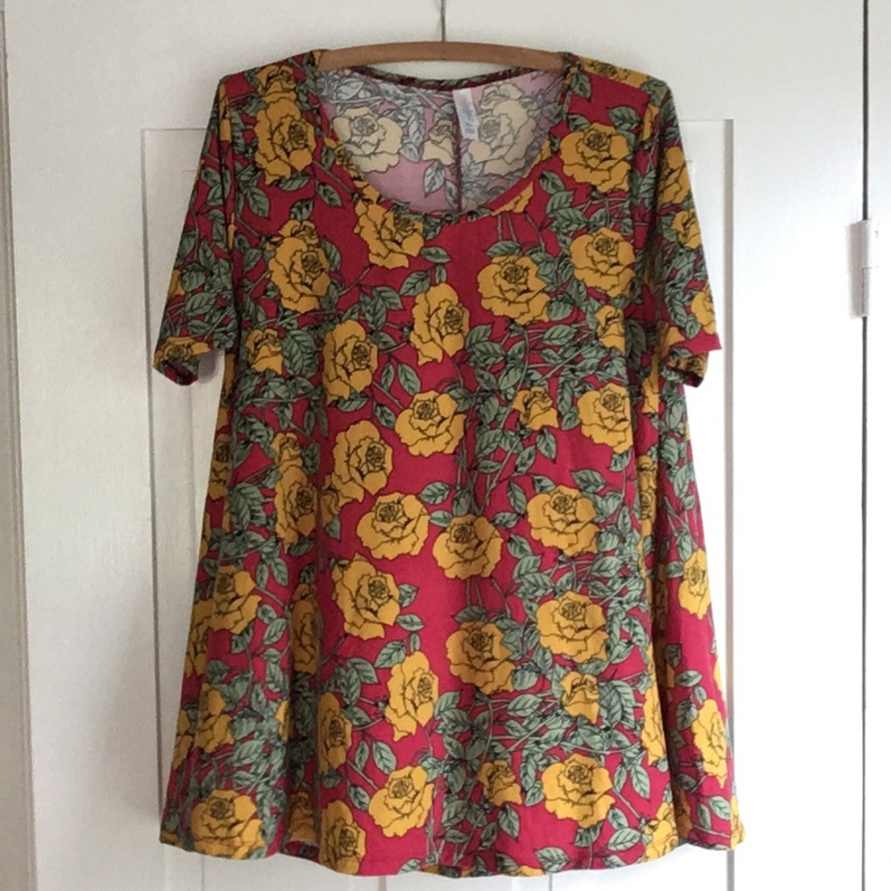 NWOT LuLaRoe Perfect T